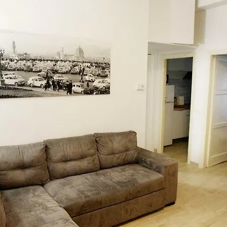Twelveholly Apartment