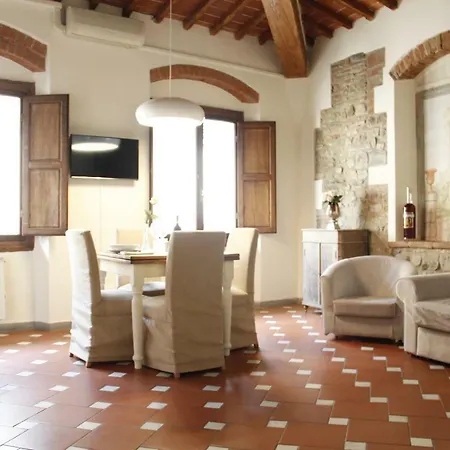 Art Dell'albero Apartment *