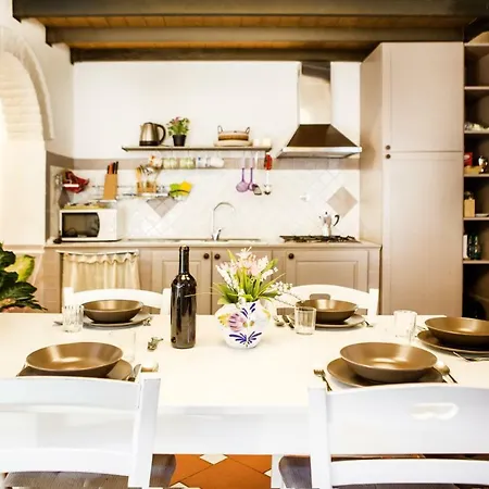 Art Vasari Apartment