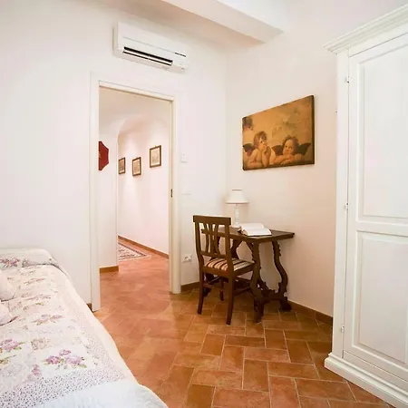 Ellen's Cozy Apartment