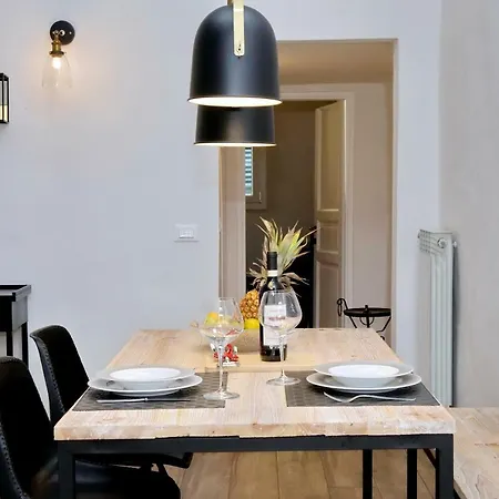 31 Borgo Allegri * Florence