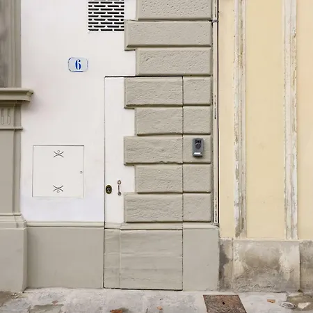 Leopardi Luxury Maison With Garden And Jacuzzi: 10 People Apartment *