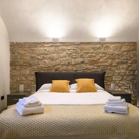 Leopardi Luxury Maison With Garden And Jacuzzi: 10 People Apartment *