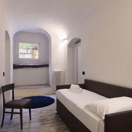 Apartment Leopardi Luxury Maison With Garden And Jacuzzi: 10 People Florence