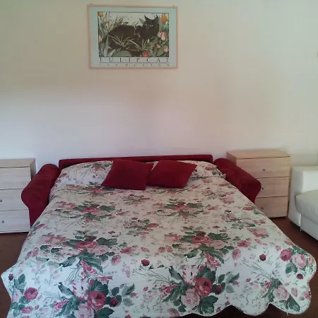 Dante Apartment *