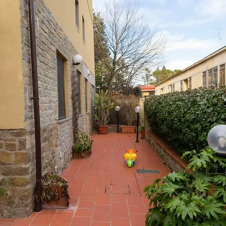 Green Corner In City Apartment Florence