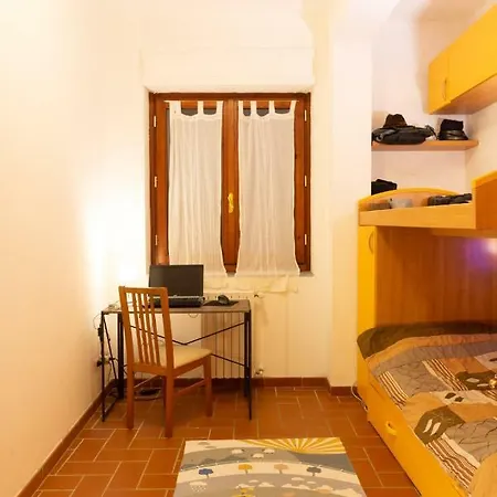 Green Corner In City Apartment Florence