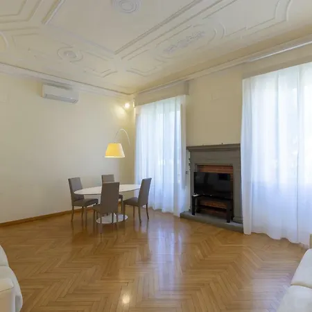 Elegance In Santa Maria Novella Apartment
