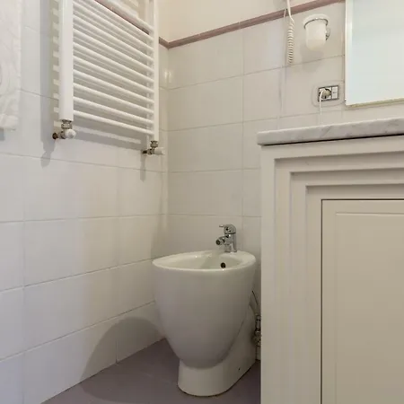 Elegance In Santa Maria Novella Apartment