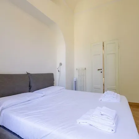 Elegance In Santa Maria Novella Apartment