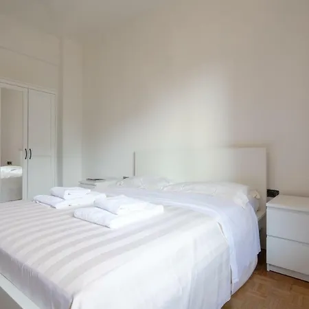 Novoli 4 Bedrooms By Mmega Apartment