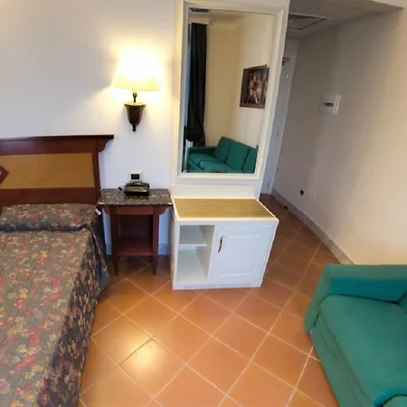 Hotel Corona D'italia 3*