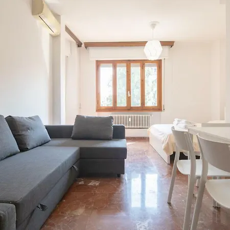 Novoli 4 Bedrooms By Mmega Apartment