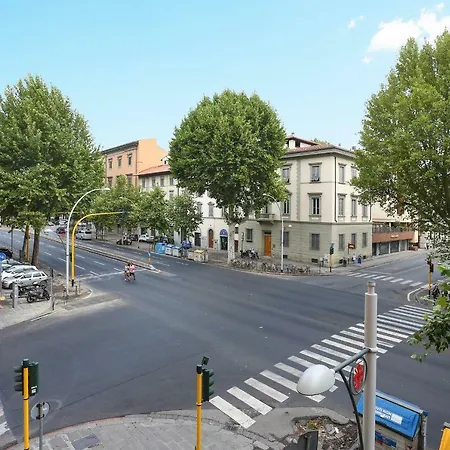 La Marmora 3 Bedroom Near Galleria Dell'accademia Apartment