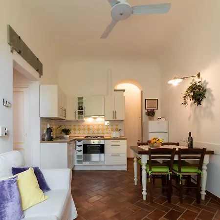Apartment Le Rose Di Leonardo - Antica Dimora Florence