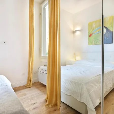 La Marmora 3 Bedroom Near Galleria Dell'accademia Apartment