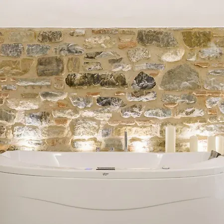 Apartment Leopardi Luxury Maison With Garden And Jacuzzi: 10 People Florence