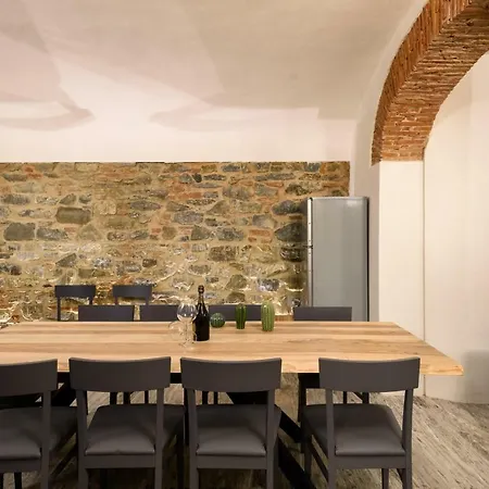 Leopardi Luxury Maison With Garden And Jacuzzi: 10 People Apartment Florence