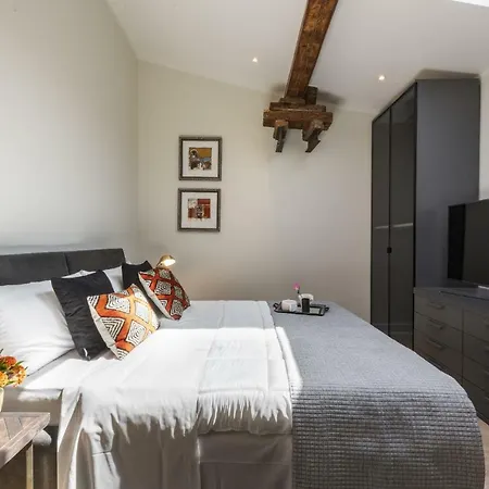 Porta Rossa Exclusive Apartment *