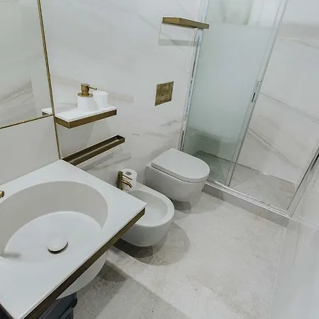 Ee Luxury