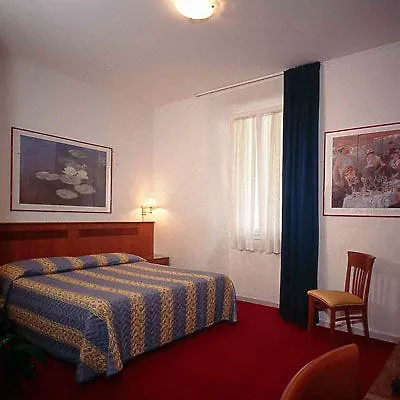 Centro מלון 2*