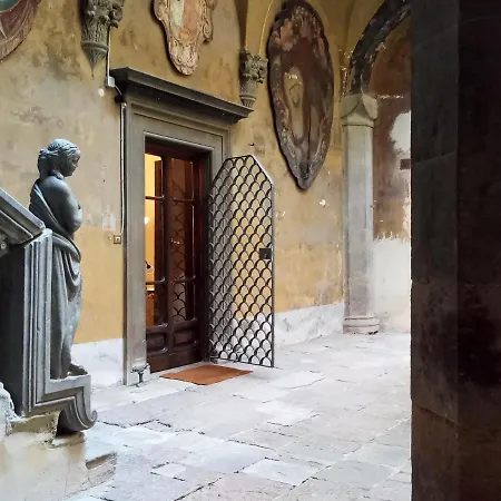 Palazzo Larioni Dei Bardi *