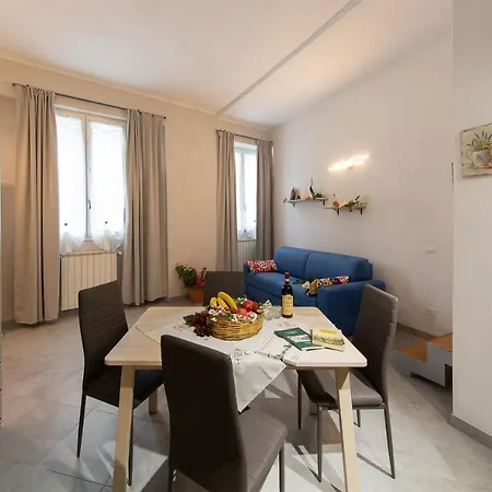 Lo Sdrucciolo Apartment *