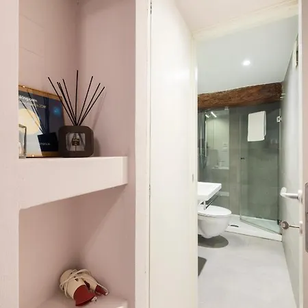 Velluti In Apartamento *