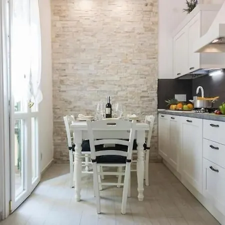 Little Box House Apartment *