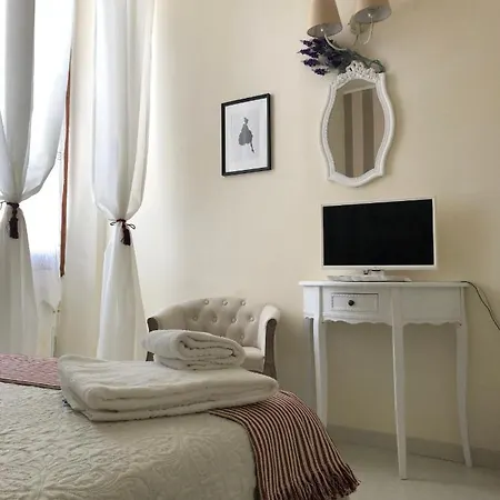 Aura House