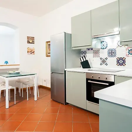 Italianway - Delle Casine 14 *