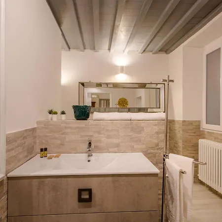 Elegant & Stylish Center Apartment Florence