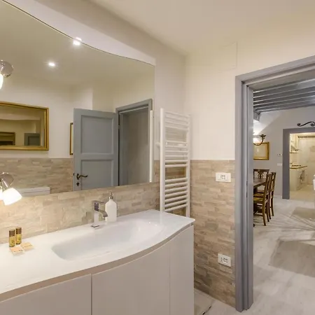 Elegant & Stylish Center Apartment *