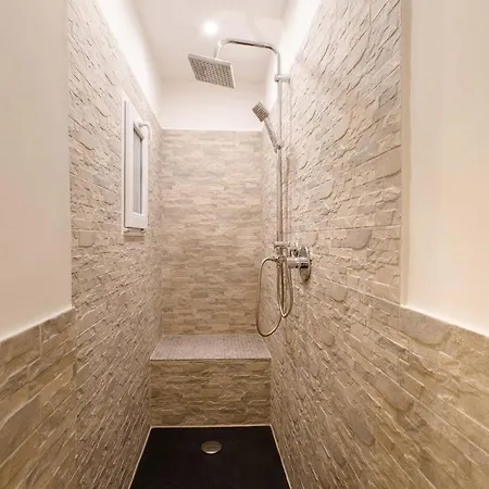 Elegant & Stylish Center Apartment *