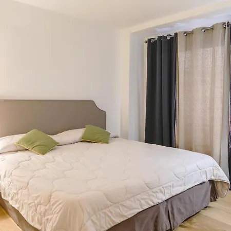 Ponte Vecchio 3 Bedroom Apartment Florence