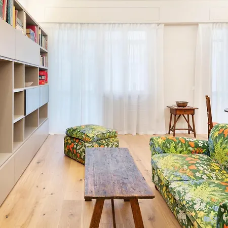Giovanni Angelico Wood And Design Apartment