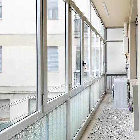 Giovanni Angelico Wood And Design Apartment