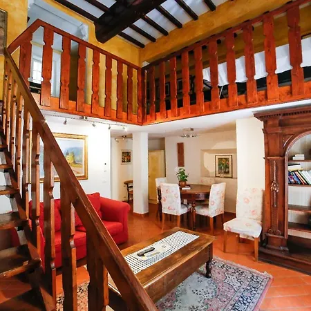 Traditional Close To The Duomo - Private Yard! Apartment *