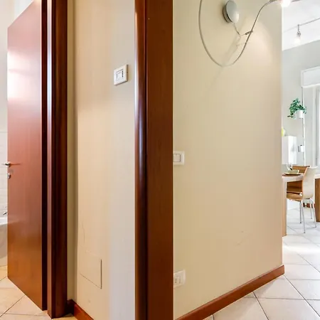 Le Cure Railway Station Apartment *