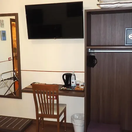 Ester Hotel 3*