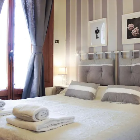 Guest house Aura House