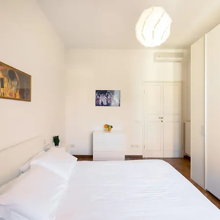 Roommo Artisti Apartment Florence