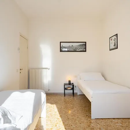 Apartment Roommo Artisti Florence