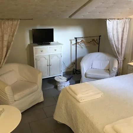 Guest house Aura House *