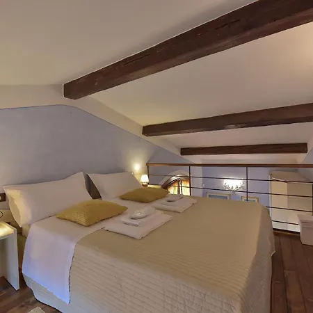 Sani Tourist House 3*