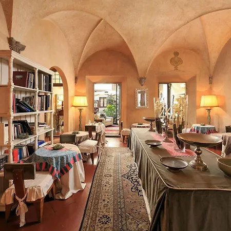 J And J Hotel Florencia