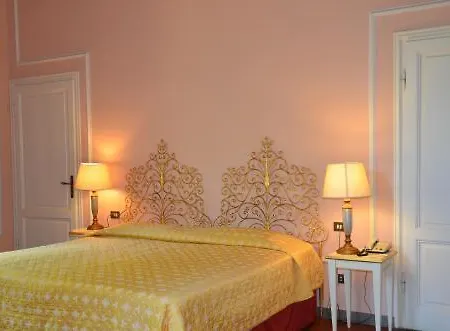 Michelangiolo Aparthotel 3*