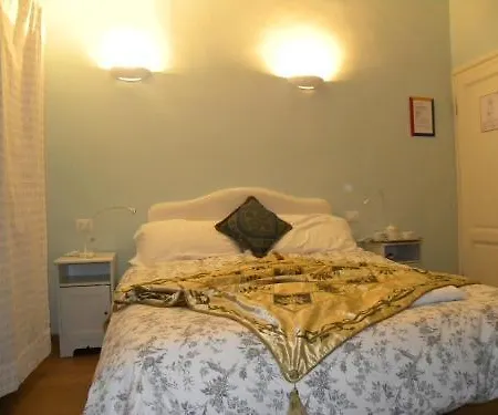 Joli Hotel