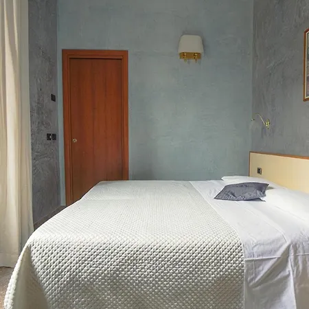 Angelica Hotel 2*