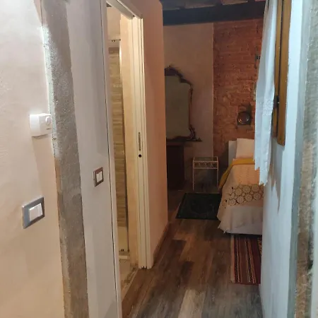 San Lorenzo Church Apartment *